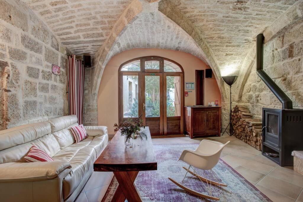 Stunning Medieval Getaway Vic-la-Gardiole Buitenkant foto