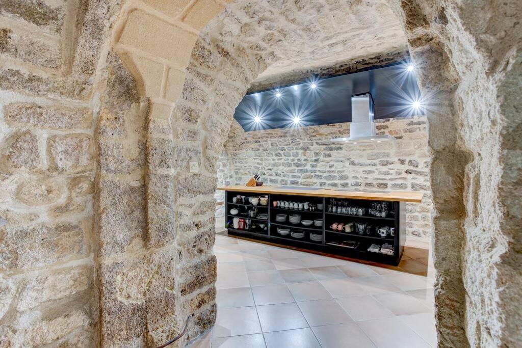Stunning Medieval Getaway Vic-la-Gardiole Buitenkant foto
